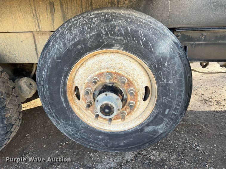 image for item NN9310 2001 Mack RD688S  dump truck