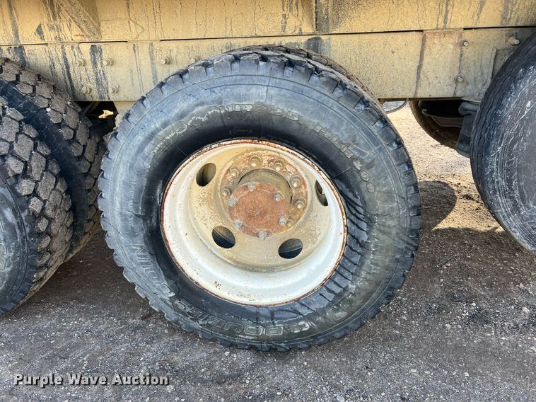 image for item NN9310 2001 Mack RD688S  dump truck