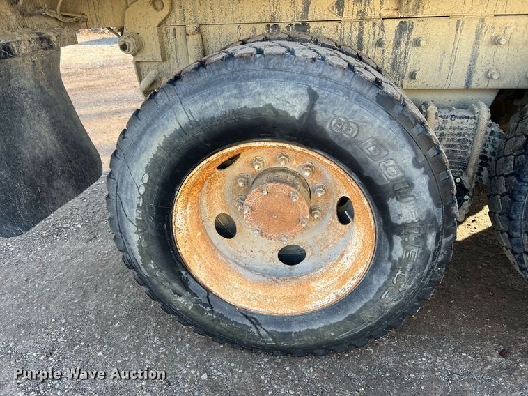 image for item NN9310 2001 Mack RD688S  dump truck