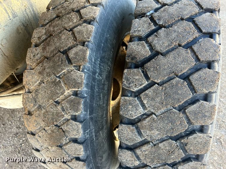 image for item NN9310 2001 Mack RD688S  dump truck