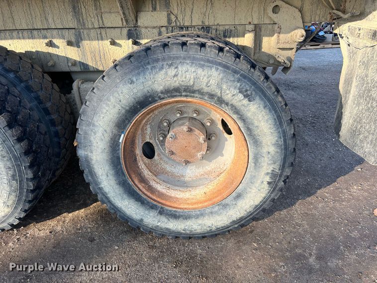 image for item NN9310 2001 Mack RD688S  dump truck