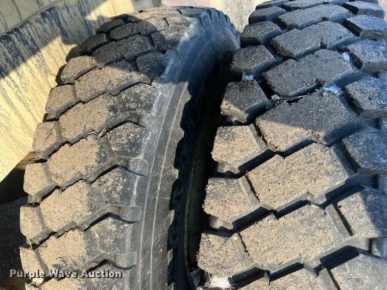 image for item NN9310 2001 Mack RD688S  dump truck