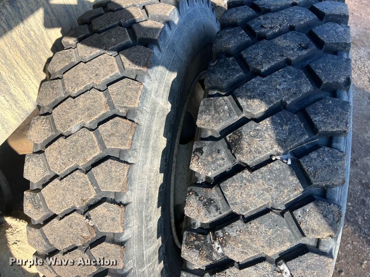 image for item NN9310 2001 Mack RD688S  dump truck