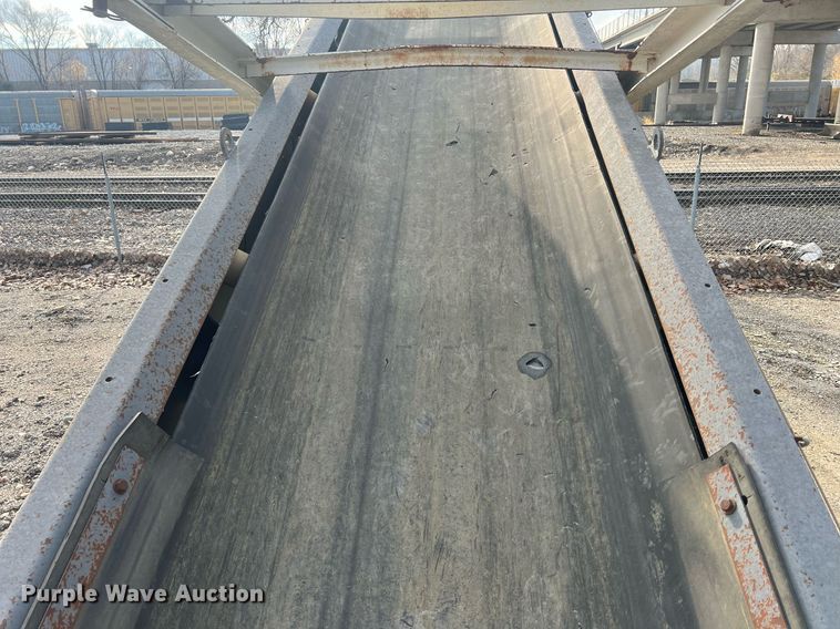 image for item NN9315 Metso Lokotrack ST171  screening plant