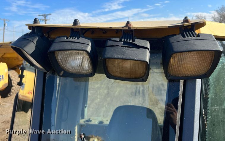 image for item NN9316 New Holland DC180  dozer