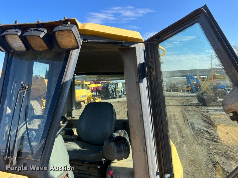 image for item NN9316 New Holland DC180  dozer