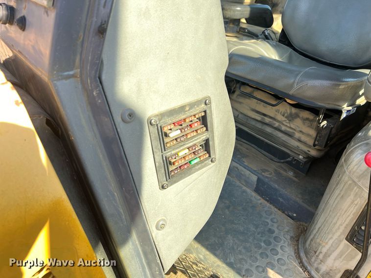 image for item NN9316 New Holland DC180  dozer