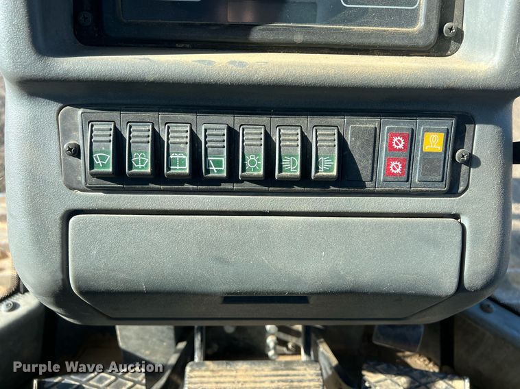 image for item NN9316 New Holland DC180  dozer