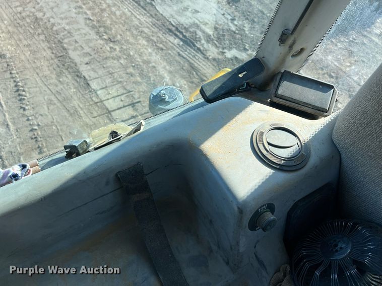 image for item NN9316 New Holland DC180  dozer