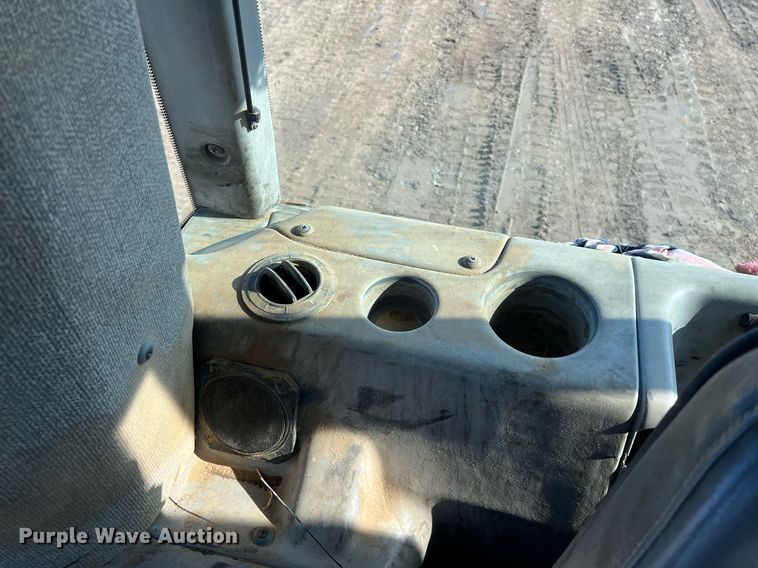 image for item NN9316 New Holland DC180  dozer