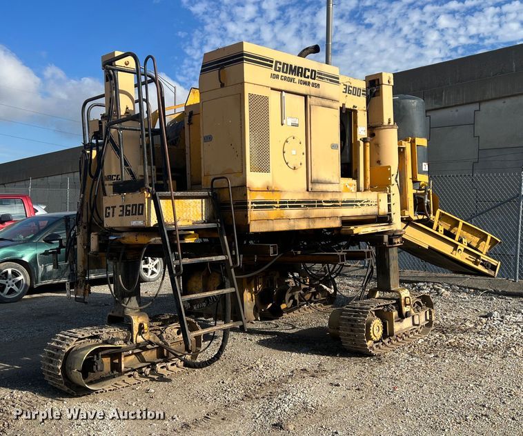 image for item NN9317 1996 Gomaco GT3600  slip form paver