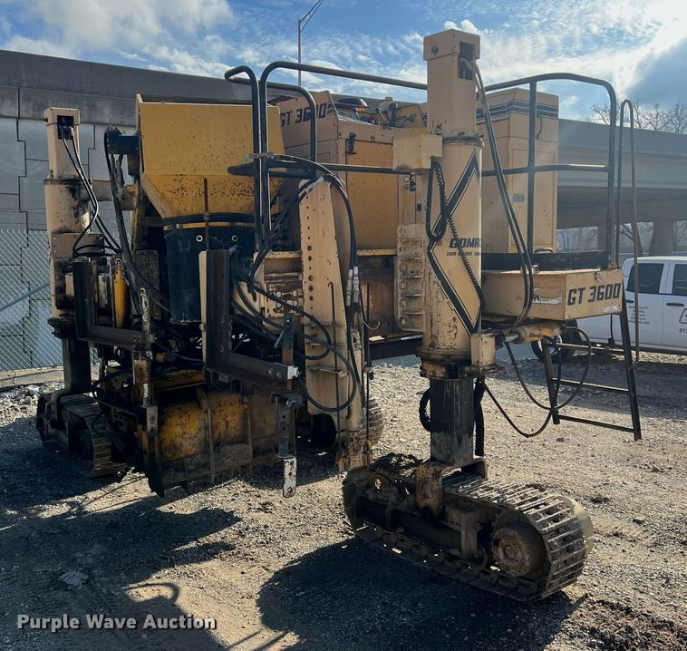 image for item NN9317 1996 Gomaco GT3600  slip form paver