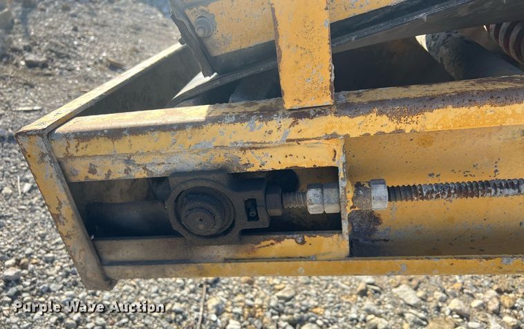 image for item NN9317 1996 Gomaco GT3600  slip form paver