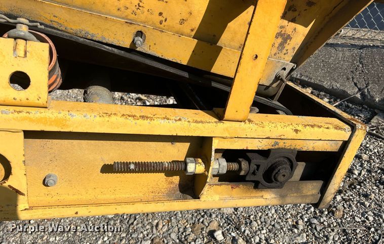 image for item NN9317 1996 Gomaco GT3600  slip form paver