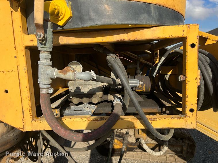 image for item NN9317 1996 Gomaco GT3600  slip form paver