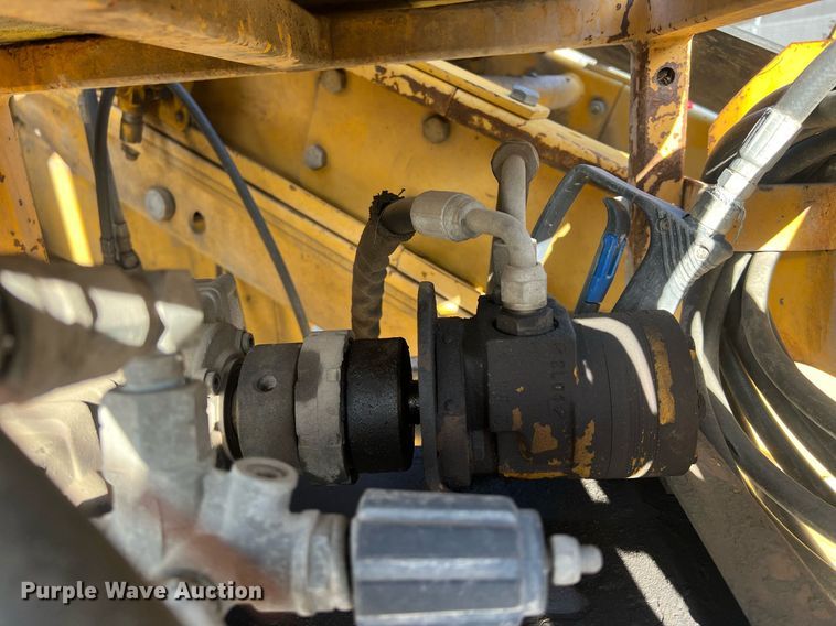 image for item NN9317 1996 Gomaco GT3600  slip form paver