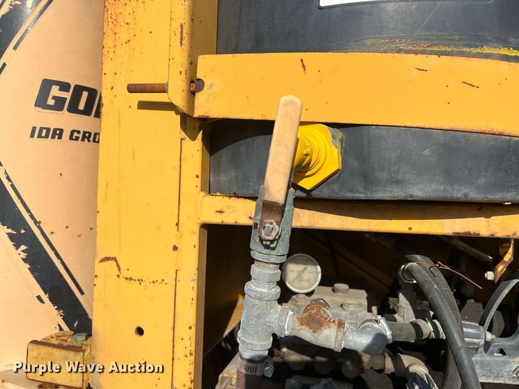 image for item NN9317 1996 Gomaco GT3600  slip form paver