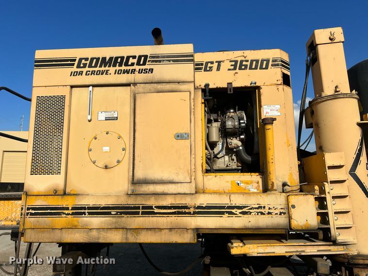 image for item NN9317 1996 Gomaco GT3600  slip form paver