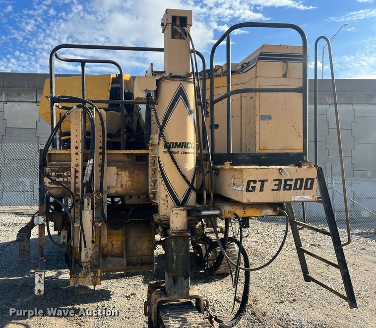 image for item NN9317 1996 Gomaco GT3600  slip form paver