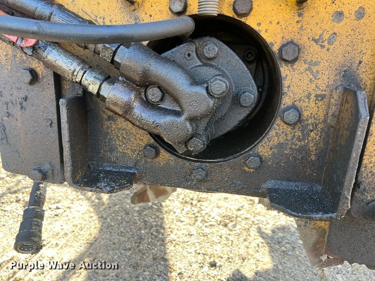 image for item NN9317 1996 Gomaco GT3600  slip form paver