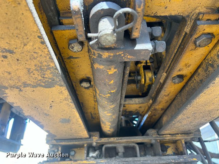 image for item NN9317 1996 Gomaco GT3600  slip form paver