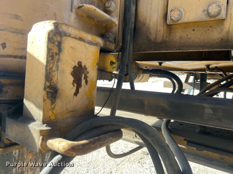 image for item NN9317 1996 Gomaco GT3600  slip form paver