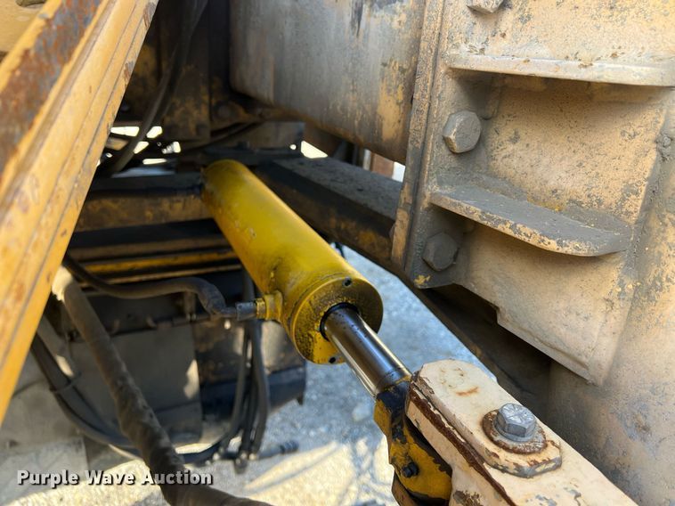 image for item NN9317 1996 Gomaco GT3600  slip form paver