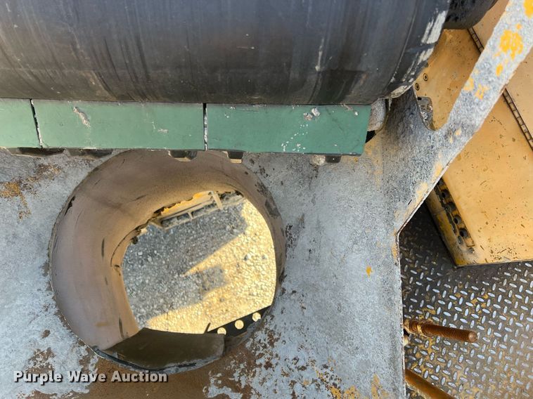 image for item NN9317 1996 Gomaco GT3600  slip form paver