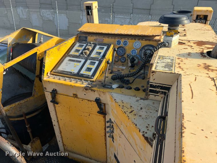 image for item NN9317 1996 Gomaco GT3600  slip form paver