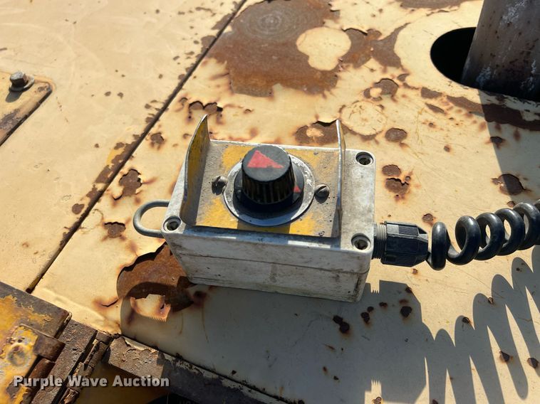 image for item NN9317 1996 Gomaco GT3600  slip form paver