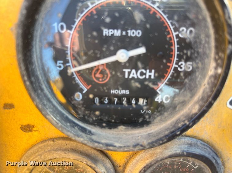 image for item NN9317 1996 Gomaco GT3600  slip form paver