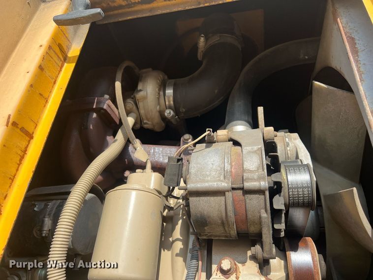 image for item NN9317 1996 Gomaco GT3600  slip form paver