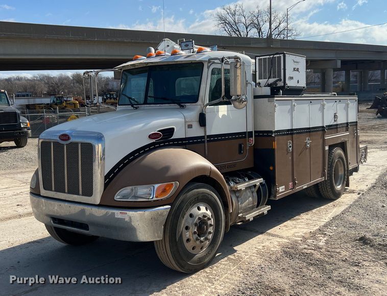 image for item NN9318 2014 Peterbilt 337  utility / service truck