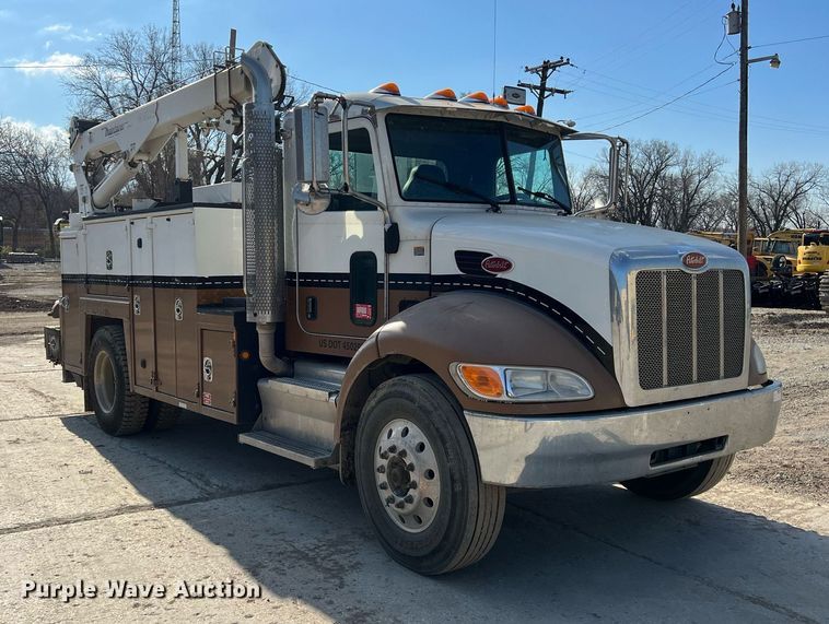 image for item NN9318 2014 Peterbilt 337  utility / service truck