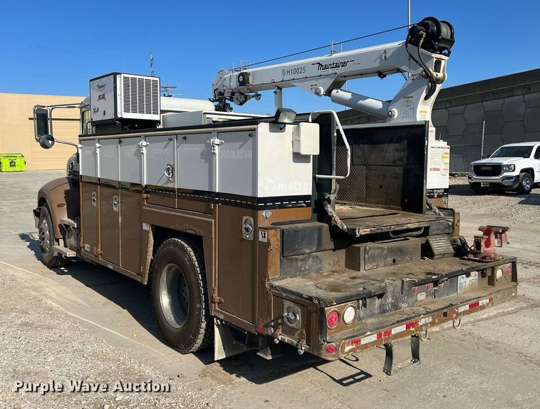 image for item NN9318 2014 Peterbilt 337  utility / service truck