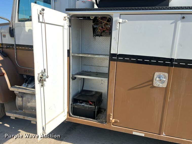 image for item NN9318 2014 Peterbilt 337  utility / service truck