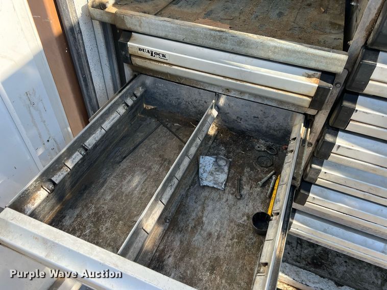 image for item NN9318 2014 Peterbilt 337  utility / service truck