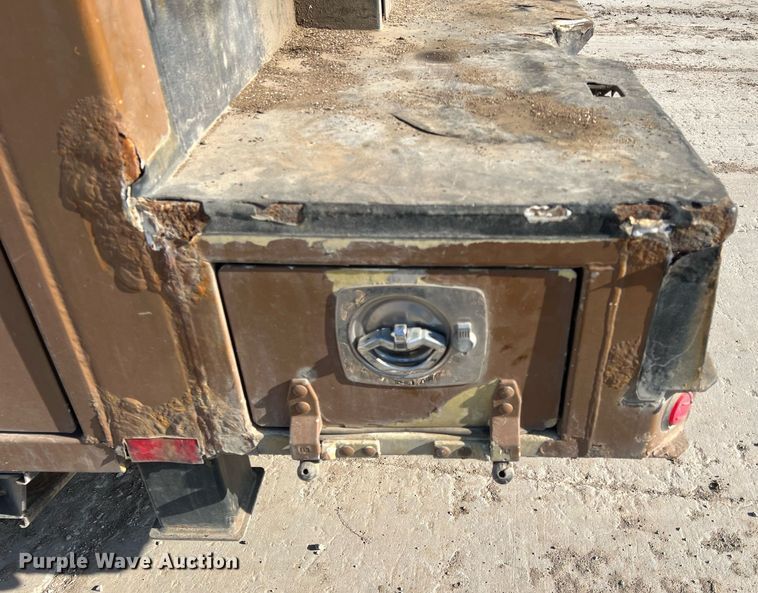 image for item NN9318 2014 Peterbilt 337  utility / service truck