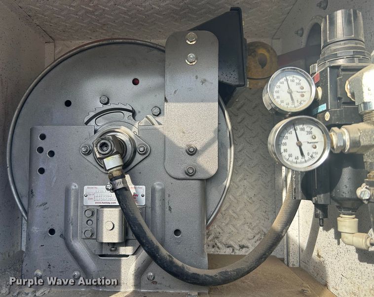 image for item NN9318 2014 Peterbilt 337  utility / service truck