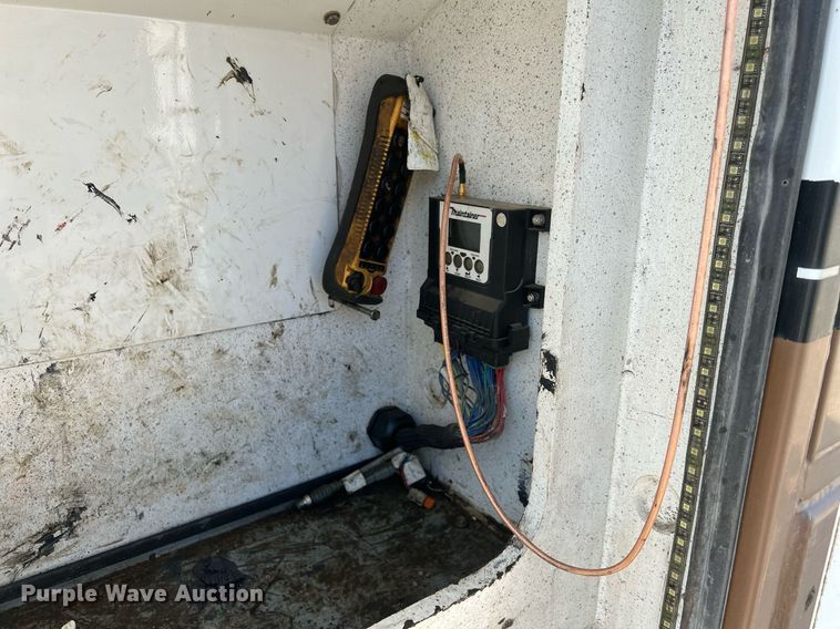 image for item NN9318 2014 Peterbilt 337  utility / service truck