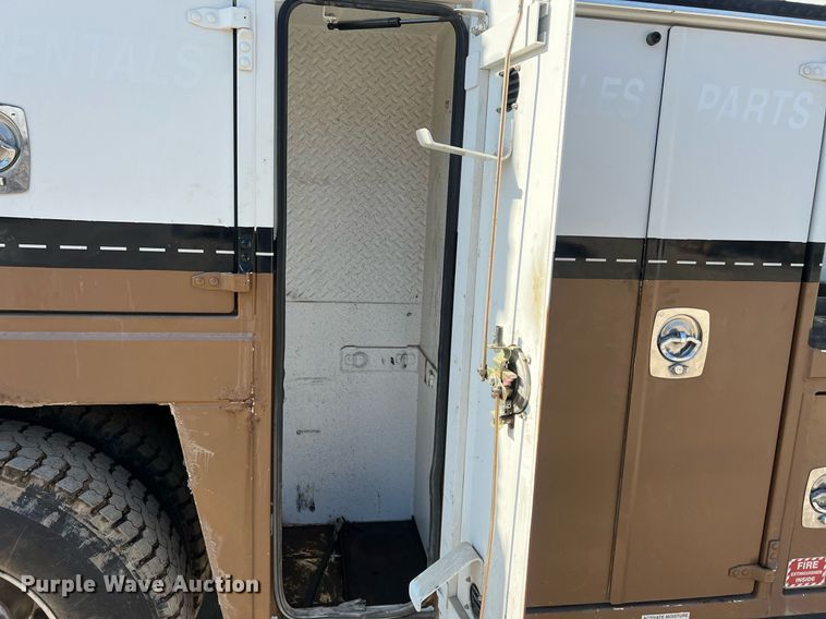 image for item NN9318 2014 Peterbilt 337  utility / service truck