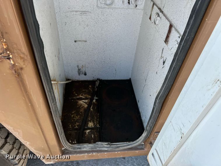 image for item NN9318 2014 Peterbilt 337  utility / service truck