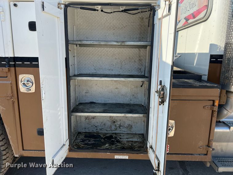 image for item NN9318 2014 Peterbilt 337  utility / service truck