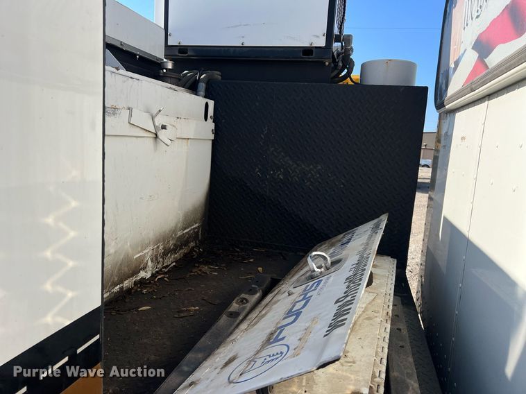 image for item NN9318 2014 Peterbilt 337  utility / service truck