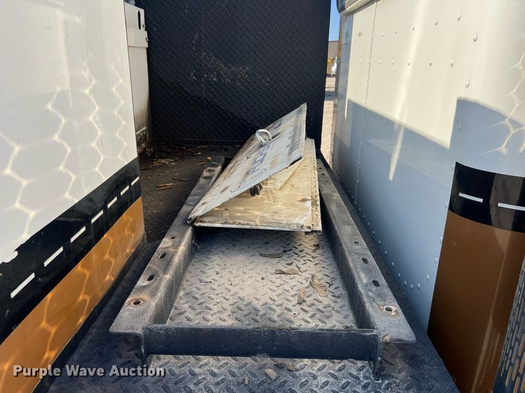 image for item NN9318 2014 Peterbilt 337  utility / service truck