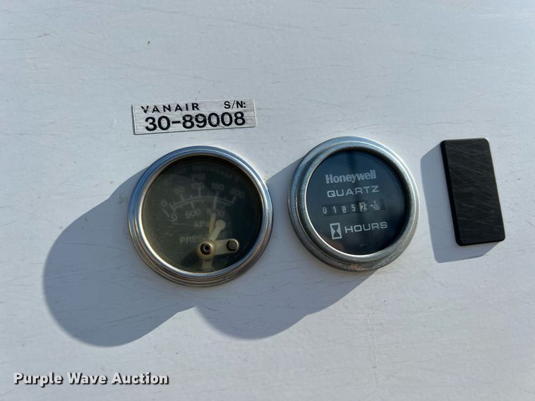 image for item NN9318 2014 Peterbilt 337  utility / service truck