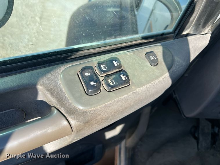 image for item NN9318 2014 Peterbilt 337  utility / service truck