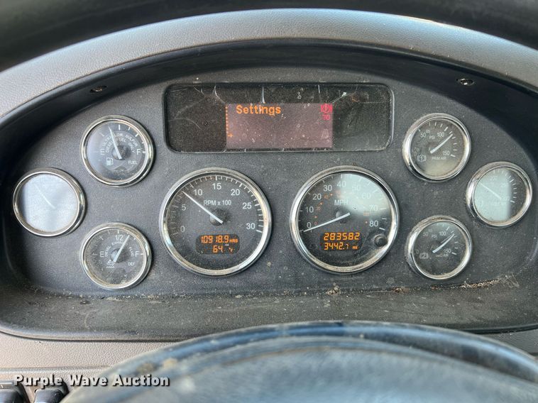 image for item NN9318 2014 Peterbilt 337  utility / service truck