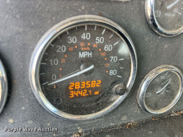 image for item NN9318 2014 Peterbilt 337  utility / service truck