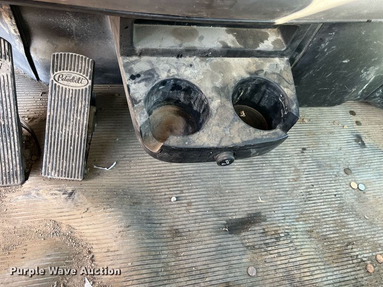 image for item NN9318 2014 Peterbilt 337  utility / service truck